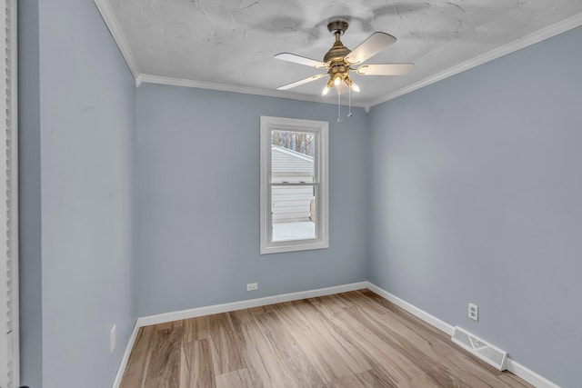 unfurnished room with light wood-type flooring, ceiling fan, and crown molding