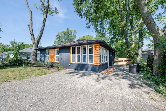 ranch-style house with a front yard