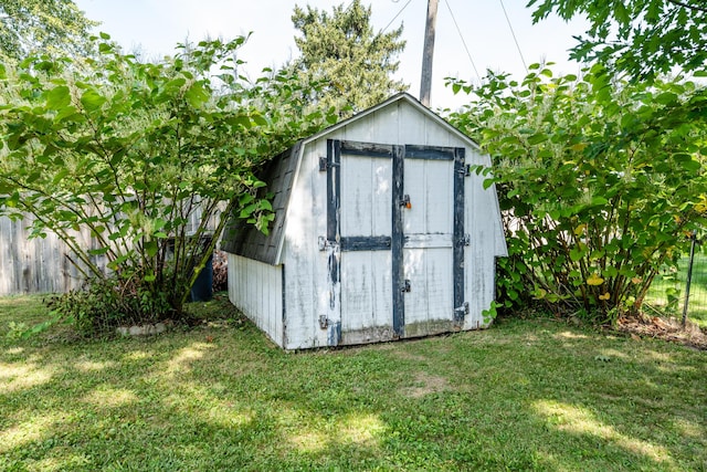 view of outdoor structure featuring a lawn