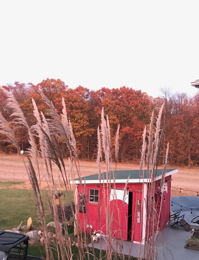 view of outbuilding