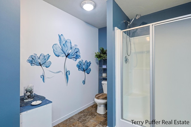 bathroom with toilet, an enclosed shower, and a textured ceiling