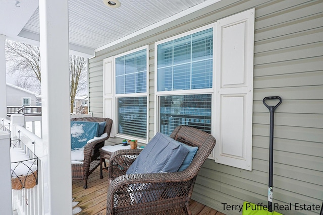 balcony featuring covered porch