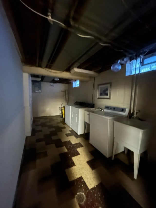 basement featuring sink and washing machine and clothes dryer