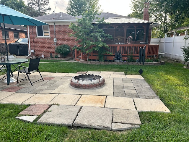 view of patio featuring an outdoor fire pit