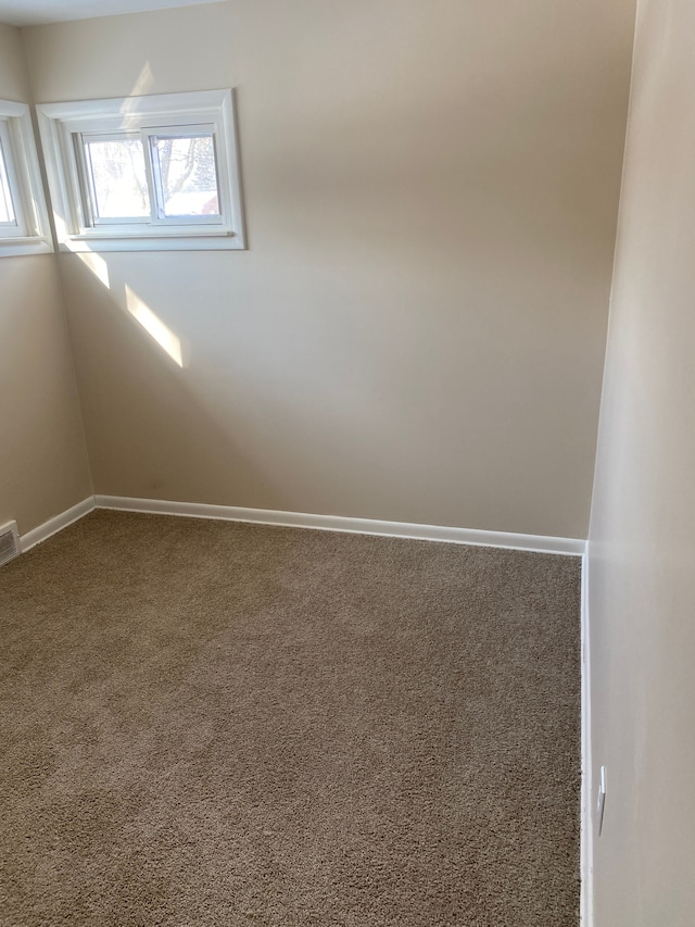 unfurnished room featuring carpet flooring