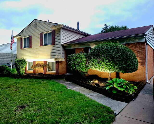 split level home featuring a front lawn