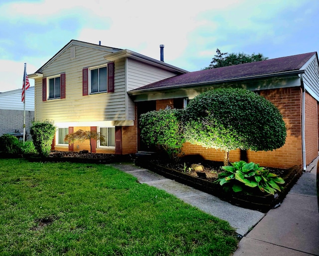 tri-level home with a front yard