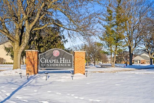 view of community / neighborhood sign