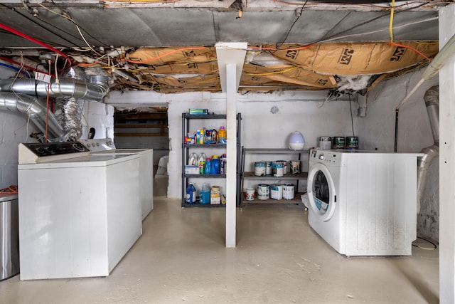 basement featuring washing machine and clothes dryer