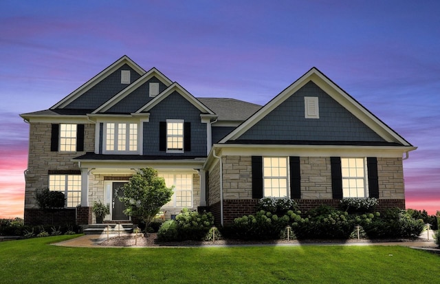 view of front of home featuring a lawn