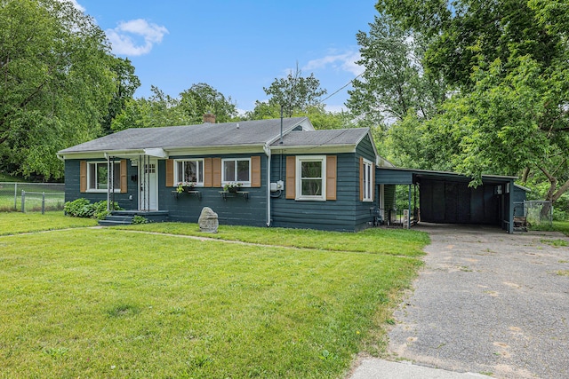 view of front of property featuring a front yard and a carport