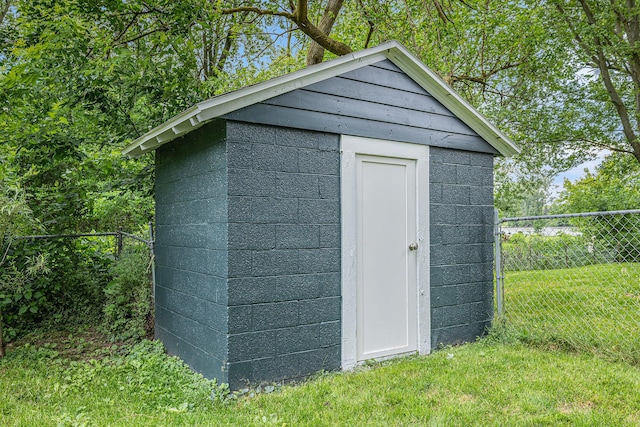 view of outdoor structure with a lawn