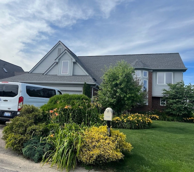 view of front of home with a front lawn