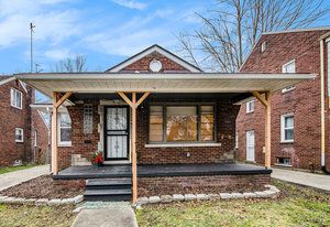 view of front of home with covered porch