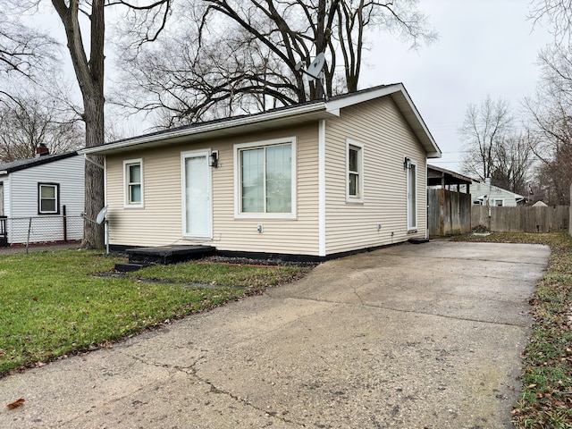 view of front of home with a front yard