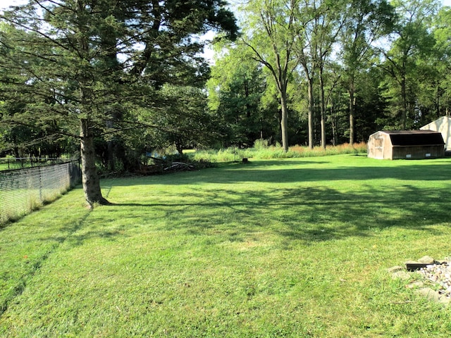 view of yard with a shed