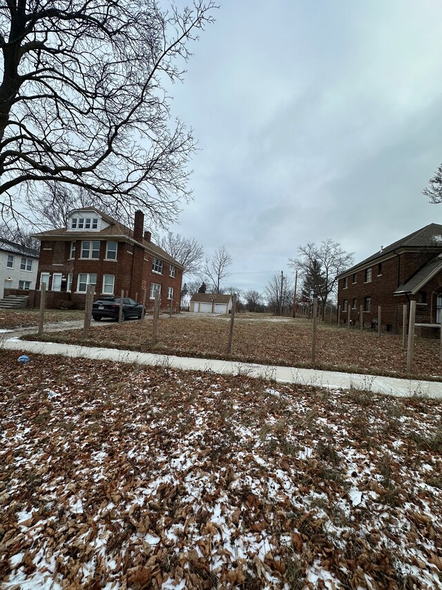 view of yard layered in snow