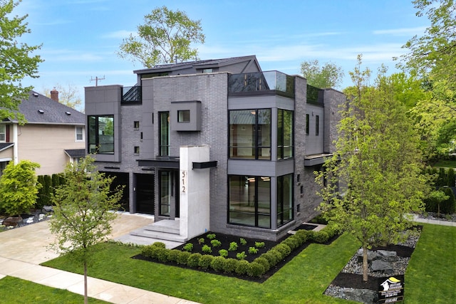 view of front of house with a front lawn