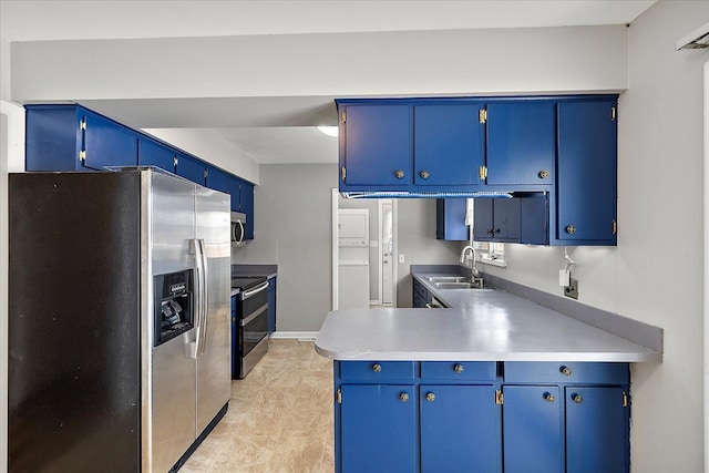 kitchen featuring blue cabinetry, kitchen peninsula, sink, and stainless steel appliances