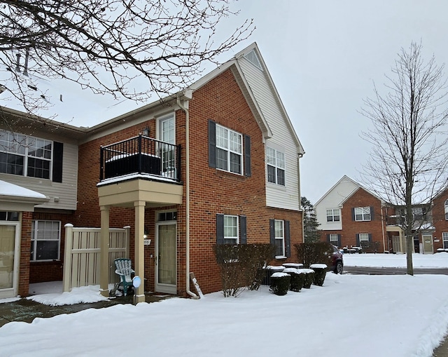 exterior space featuring a balcony