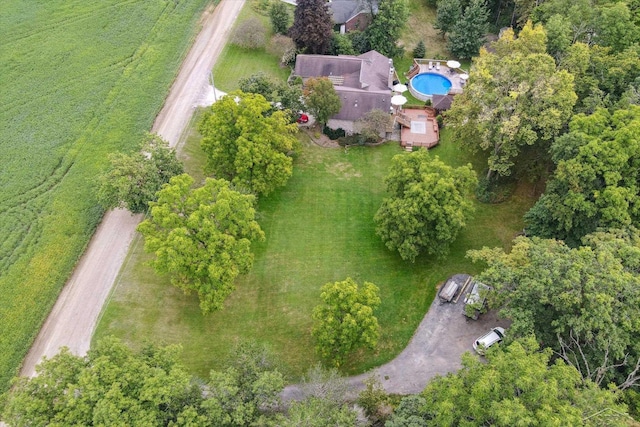 birds eye view of property featuring a rural view