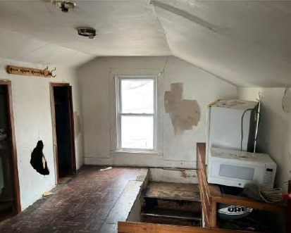 bonus room featuring lofted ceiling