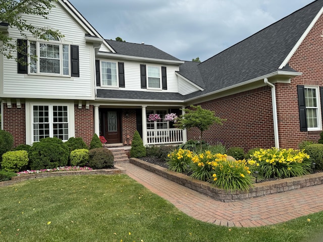 view of front of house featuring a front lawn