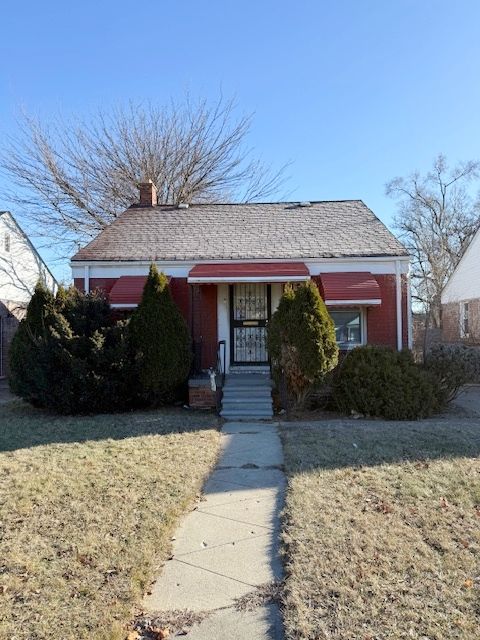 19778 Santa Barbara Dr, Detroit, MI 48221 - bungalow-style home featuring a front yard