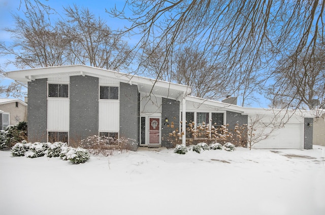 view of front facade with a garage