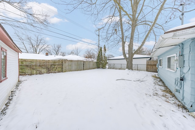 view of yard layered in snow