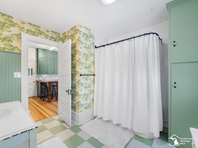 bathroom featuring vanity