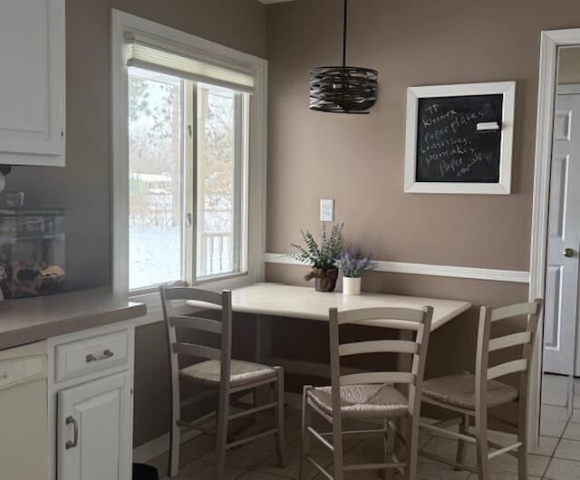 dining room featuring light tile patterned floors