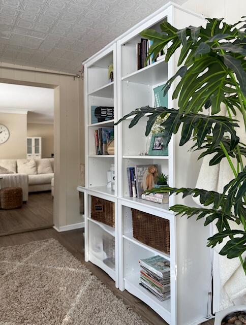 room details featuring hardwood / wood-style floors