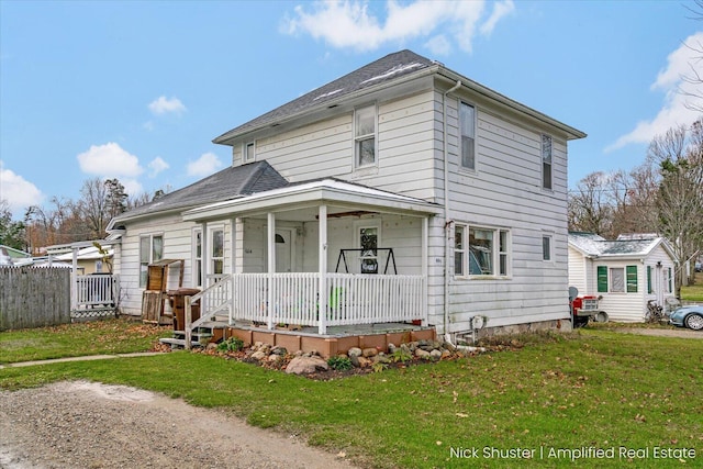 view of front facade featuring covered porch and a front lawn