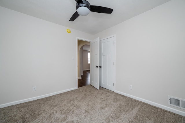 unfurnished room featuring ceiling fan and light colored carpet