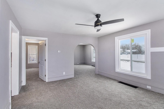 unfurnished room with light carpet and ceiling fan