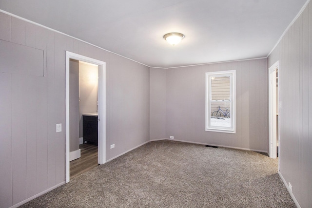 carpeted empty room featuring ornamental molding