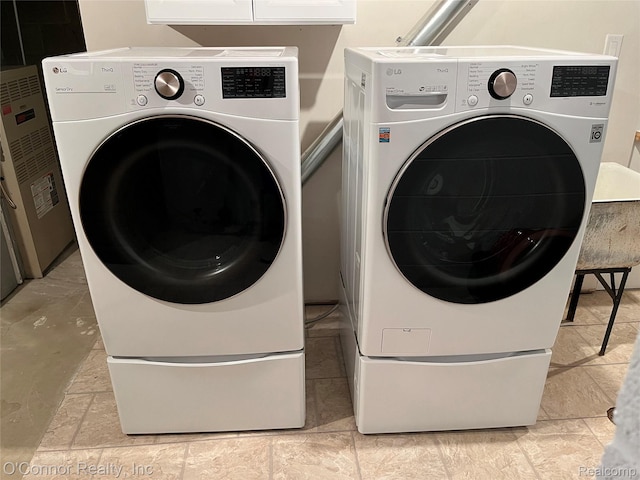 43 W Breitmeyer, Mount Clemens, MI 48043 - laundry room featuring washing machine and clothes dryer