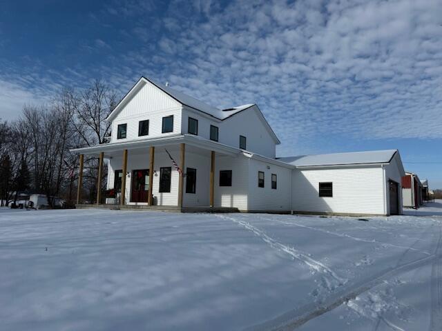 modern farmhouse featuring covered porch