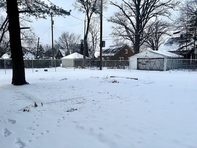 view of yard layered in snow