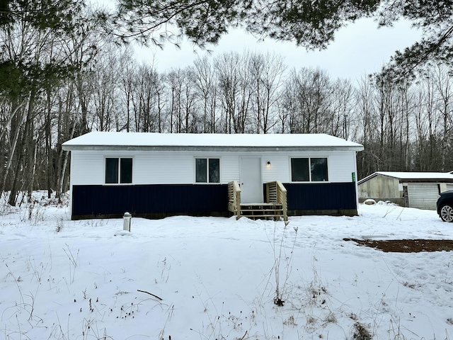 7963 Ojibwa Dr, Weidman, MI 48893 - view of front of property