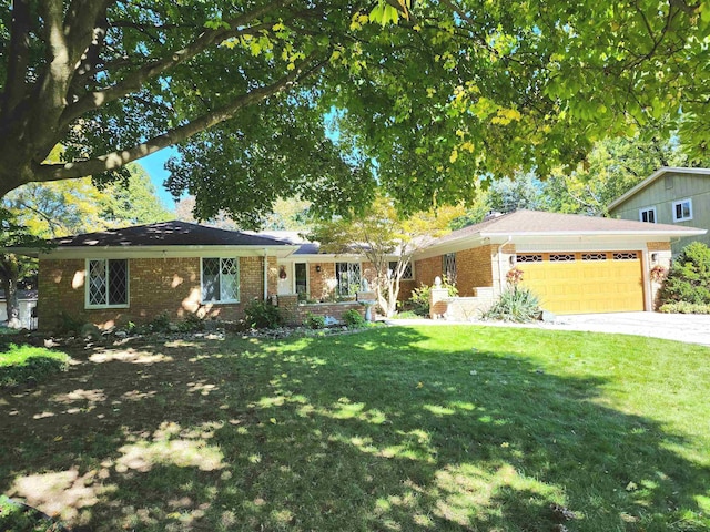 ranch-style house featuring a front lawn and a garage