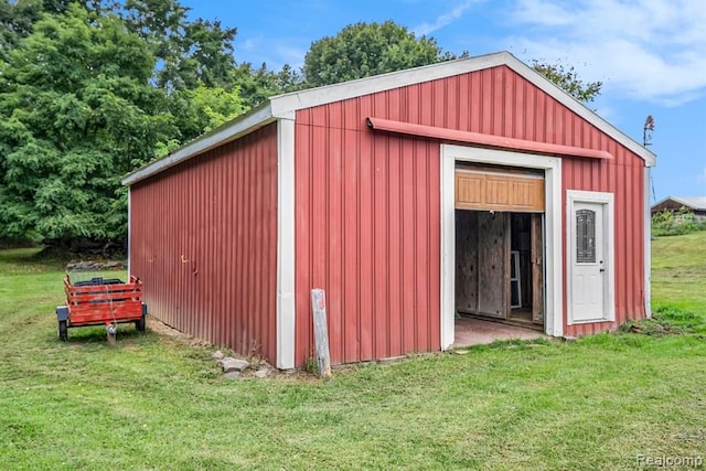 view of outdoor structure featuring a yard