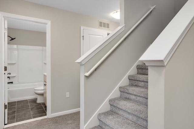 stairway featuring carpet flooring