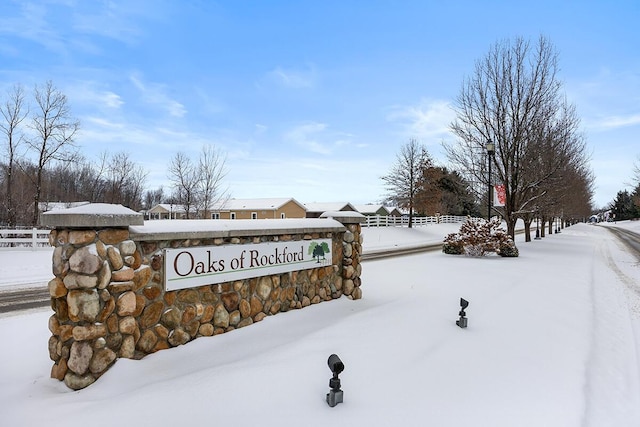 view of community / neighborhood sign