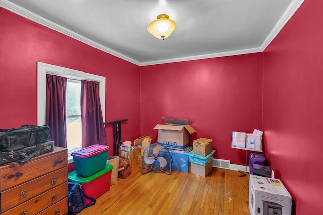 misc room featuring crown molding and light hardwood / wood-style flooring