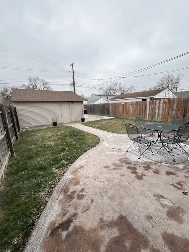 view of yard with a patio area