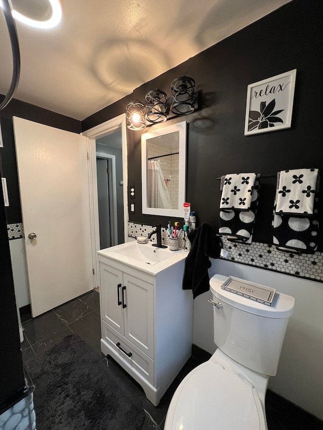 bathroom featuring toilet, a shower with curtain, and vanity