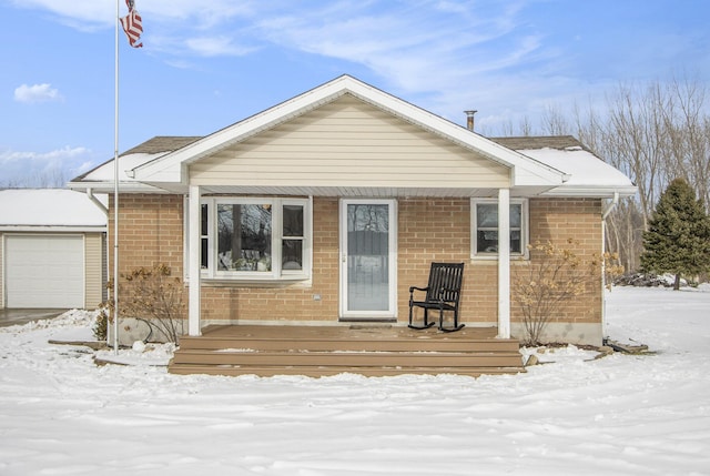 view of front facade with a garage