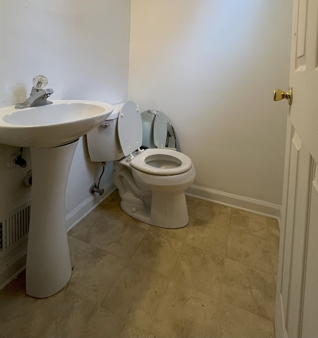 bathroom featuring sink and toilet